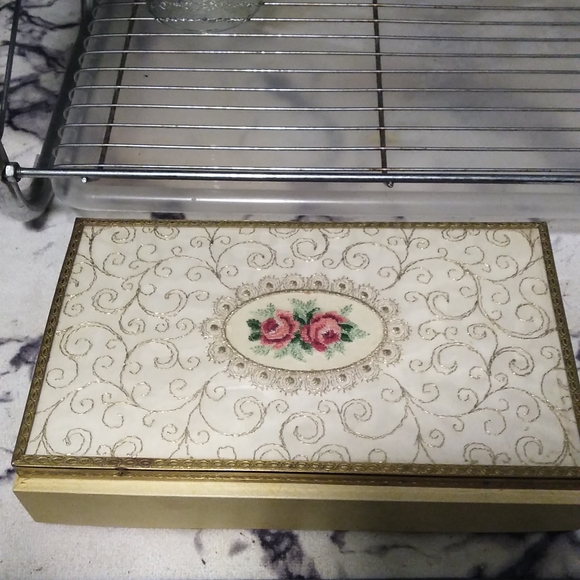 Embroidered then lacquered  very old music box - Picture 9 of 9